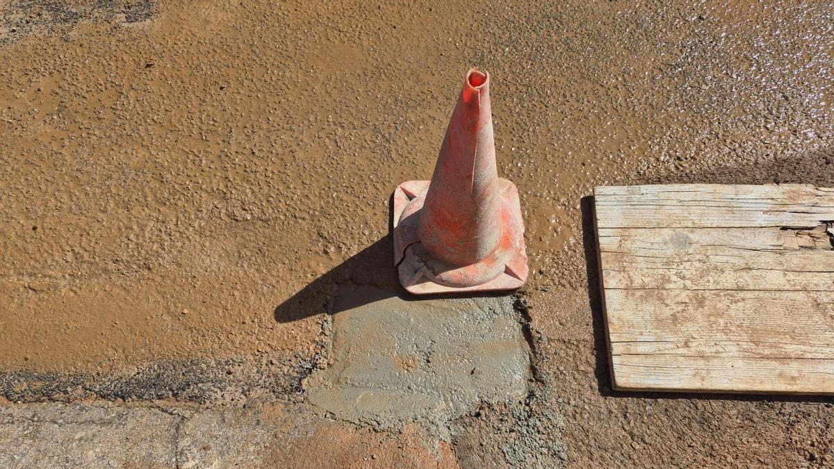 Nueva rotura en la tubería de la calle Trinitat de Pòrtol.