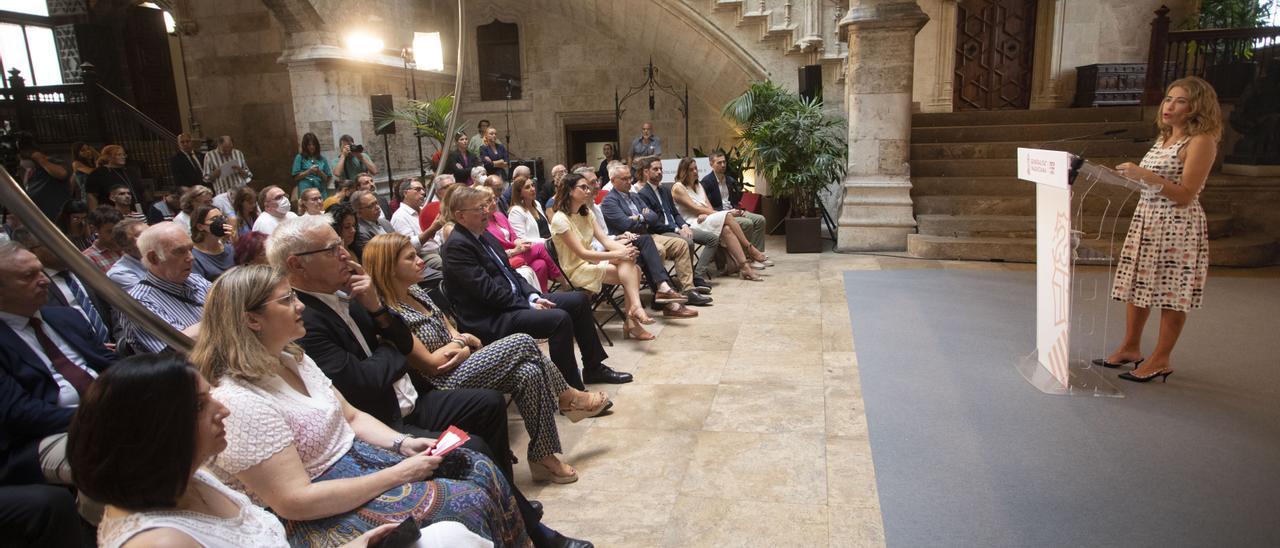 La ministra de Transportes, Raquel Sánchez, en su última visita para firmar el convenio del canal de acceso ferroviario a València.