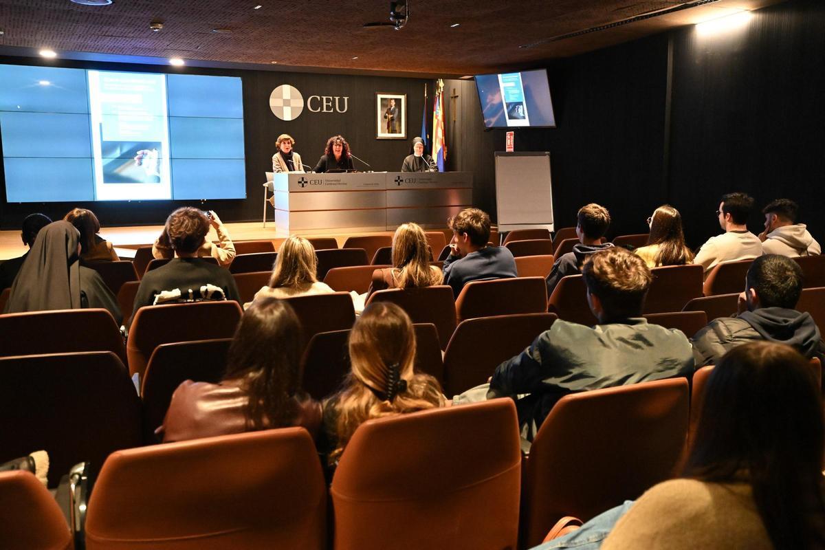 El CEU de Elche acoge la muestra del documental sobre Gregorio Ordóñez