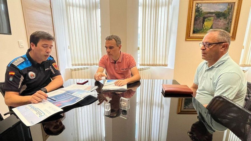 Pistolas táser con cámara incorporada y PDA para poner multas: así equipa Corvera a su Policía Local