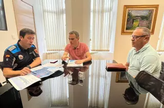 Pistolas táser con cámara incorporada y PDA para poner multas: así equipa Corvera a su Policía Local