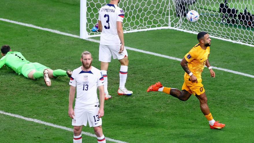 Memphis celebra el gol que va obrir el camí de la victòria. |  | LEE SMITH/REUTERS