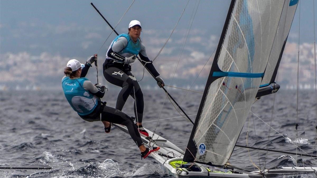 Vela    Las tripulantes españolas Tamara Echegoyen y Paula Barcelo durante la prueba de FX de la 50 edición del Trofeo Princesa Sofía Iberostar disputada hoy en la Bahía de Palma