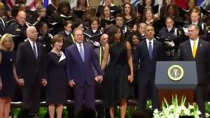 George Bush, durant el funeral pels policies morts a Dallas.