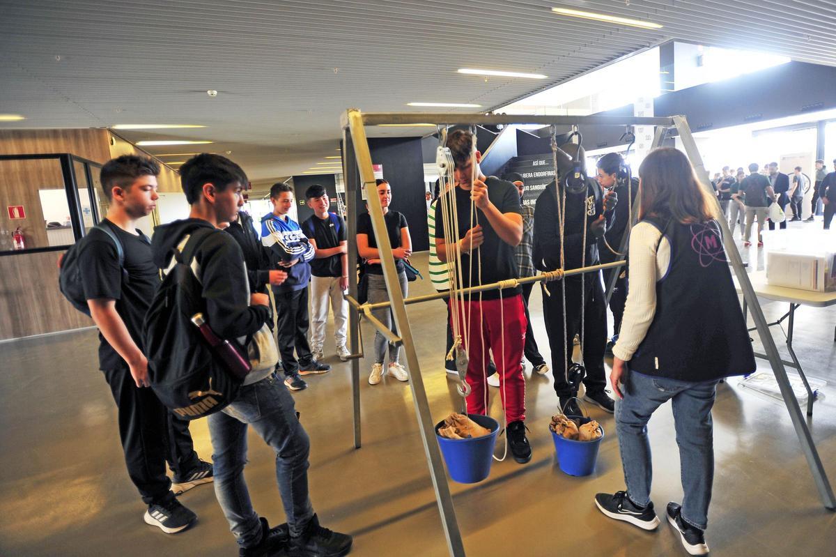 Talleres prácticos sobre física en la UMH enfocado a universitarios y alumnos de la ESO y Bachiller