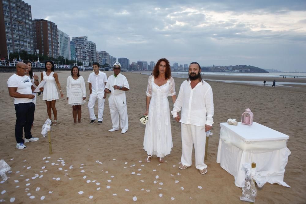 Boda ibicenca en la playa de Gijón