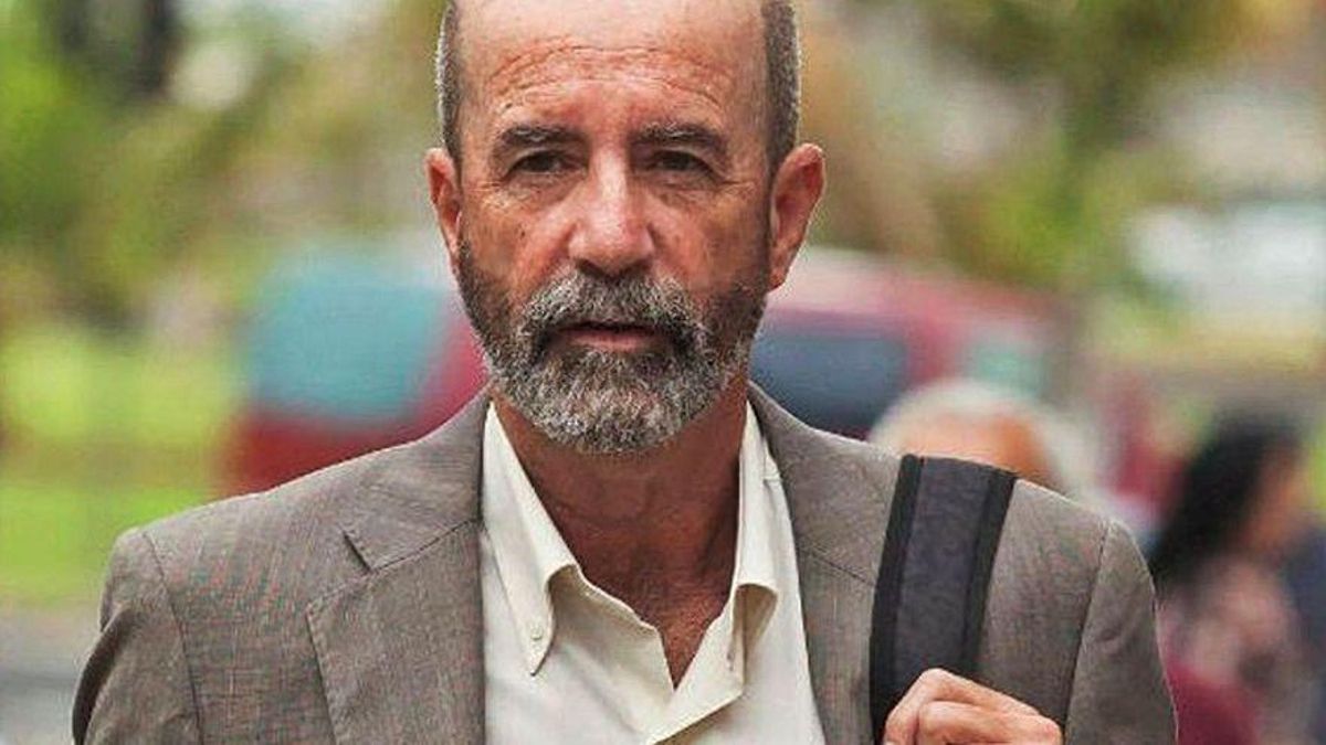Santiago Pérez.