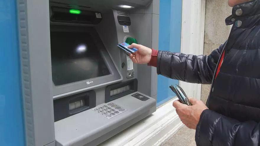 VÍDEO | Andalucía ingresa por primera vez 204 millones de euros recaudados a los bancos por el nuevo impuesto estatal