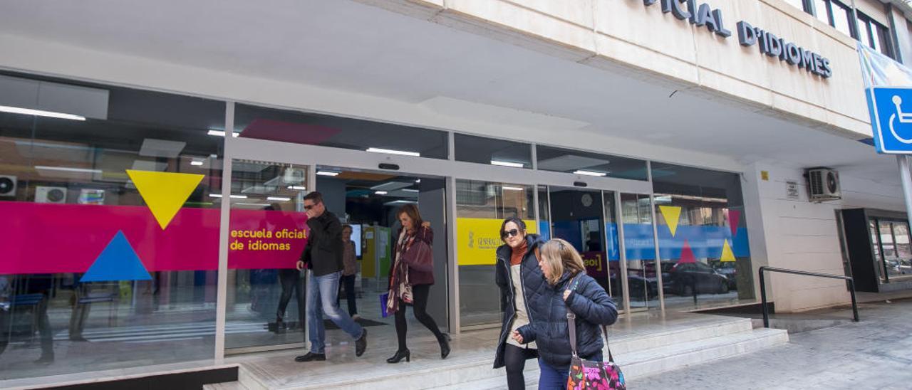 La Escuela de Idiomas de Alicante cambia su imagen por dentro y por fuera.