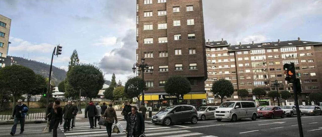 El paso de cebra en el que se produjo el atropello del pasado domingo, en la calle General Elorza.