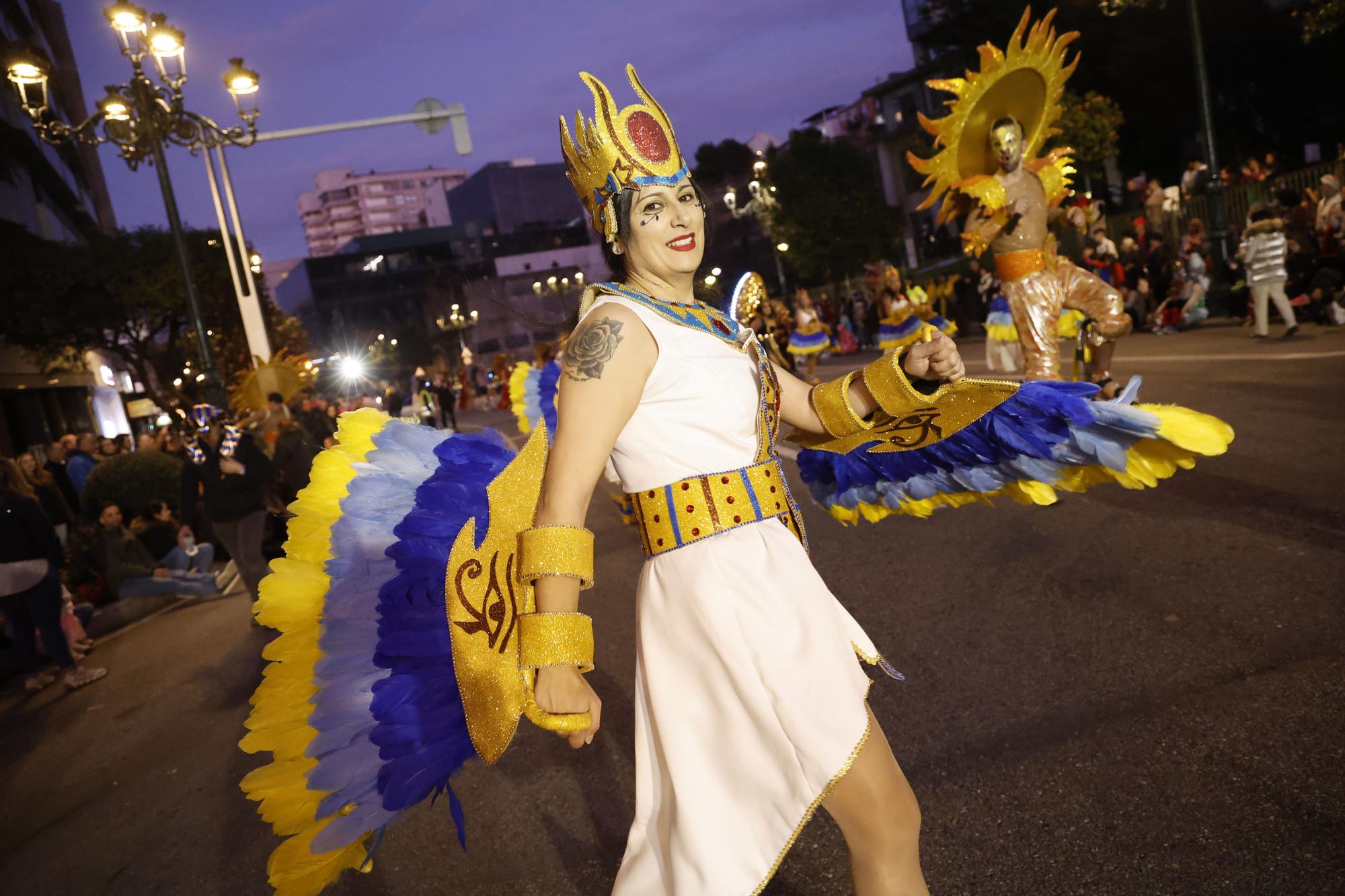 Máscaras, plumas y mucho brillo para disfrutar del fantástico mundo del entroido