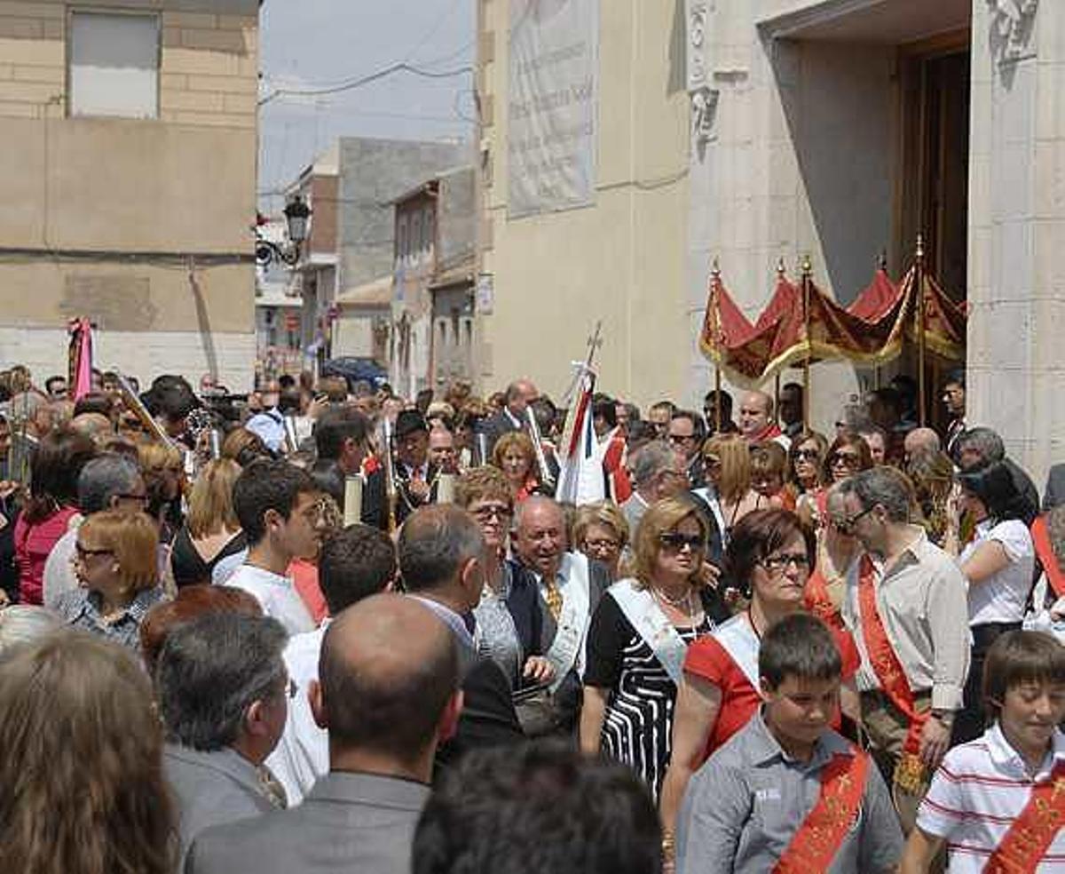 Un camino tras los restos de la Cruz