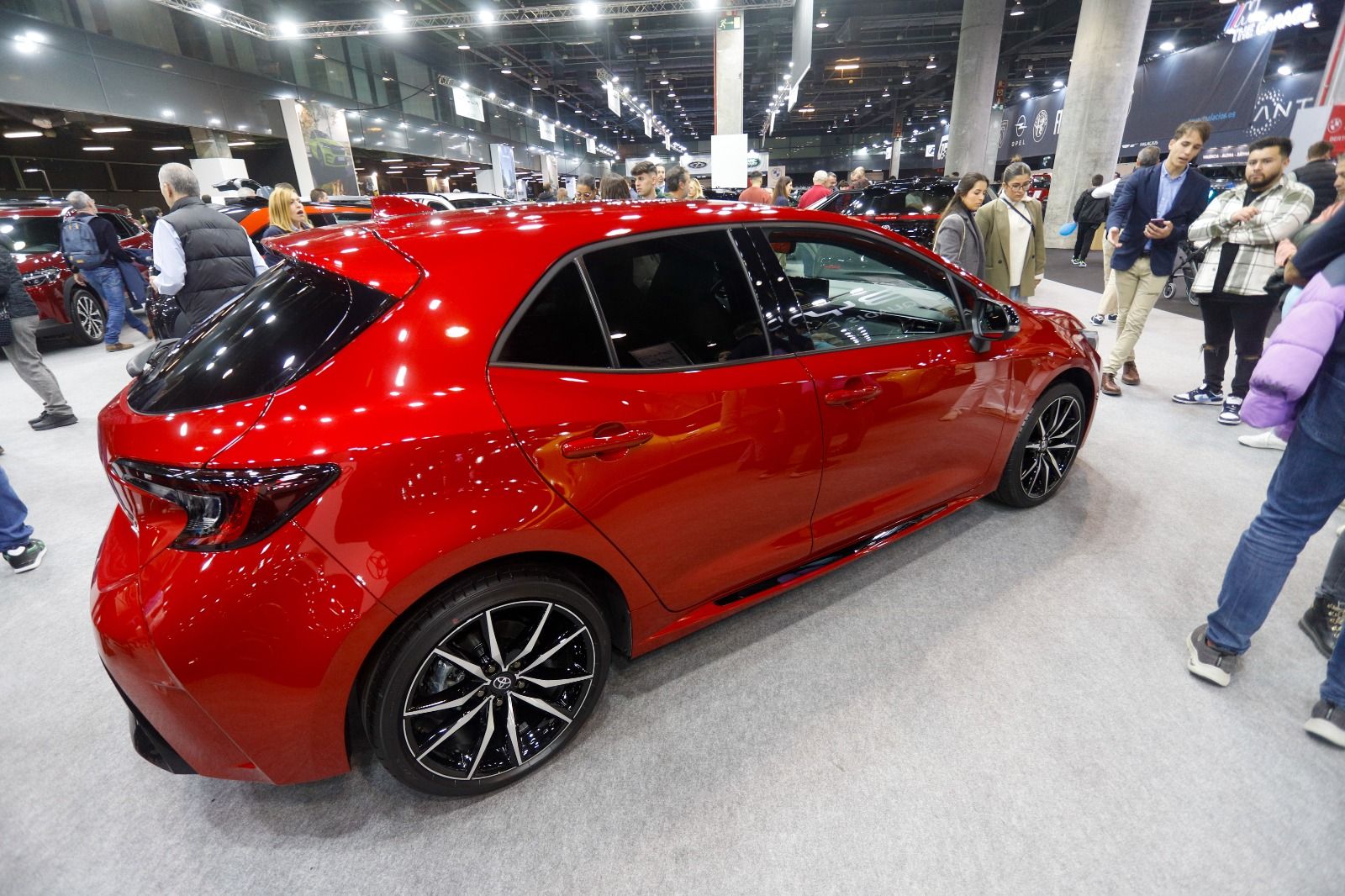 Llenazo en el primer fin de semana de la Feria del Automóvil en València