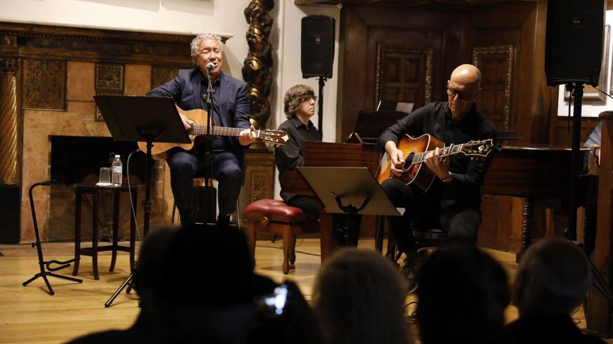 Pipo Prendes pinta su pasión musical en el Museo Evaristo Valle