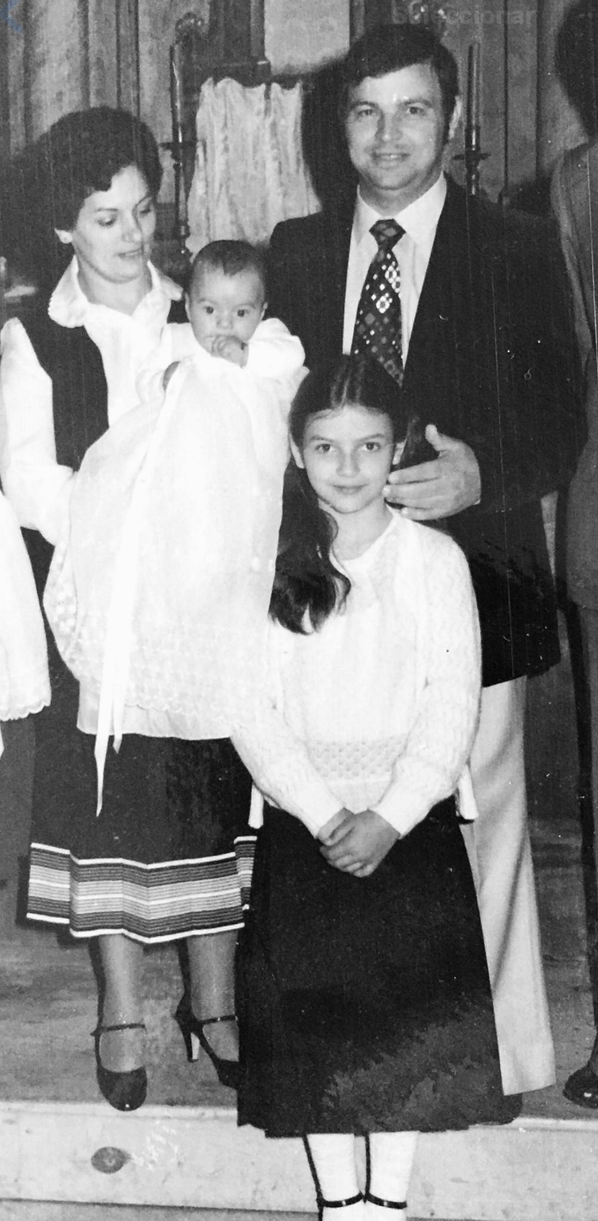 Isabel Blanco con sus padres y hermano.