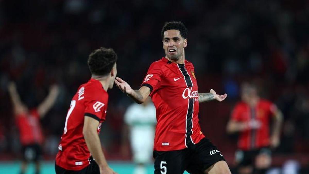 ELCHE | Mascarell se viste de héroe en la victoria del Mallorca contra el Elche