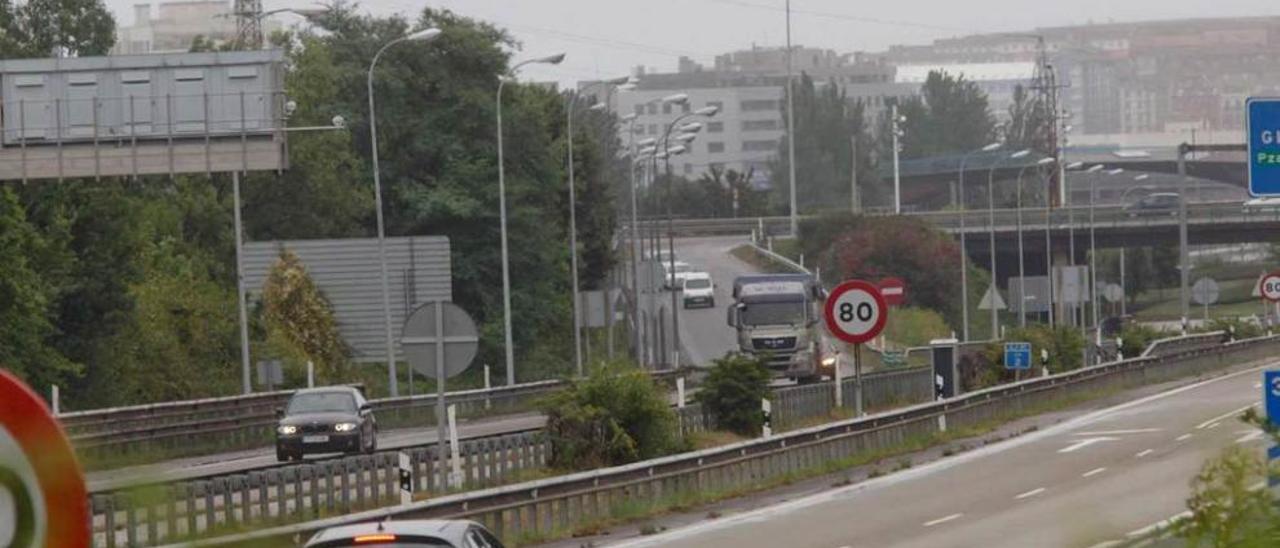 El radar instalado en la entrada a Gijón por la avenida de Portugal.