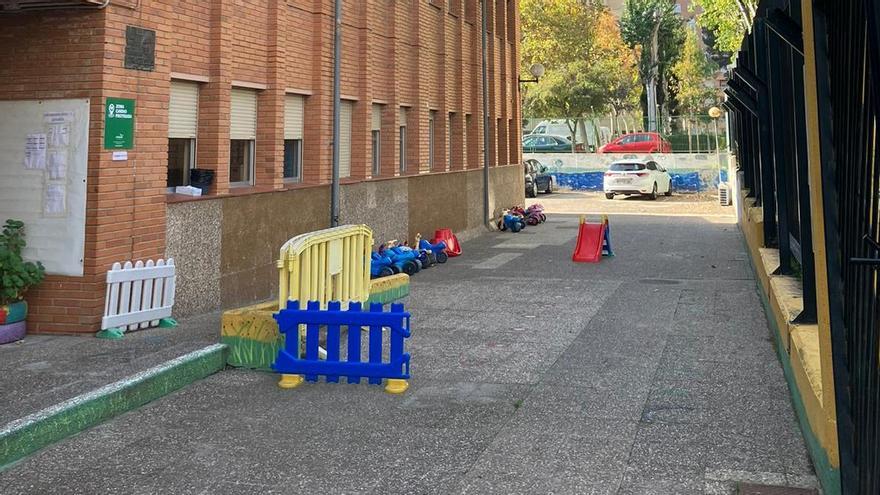 Patio de recreo sin adaptar en el CEIP Monsalud.