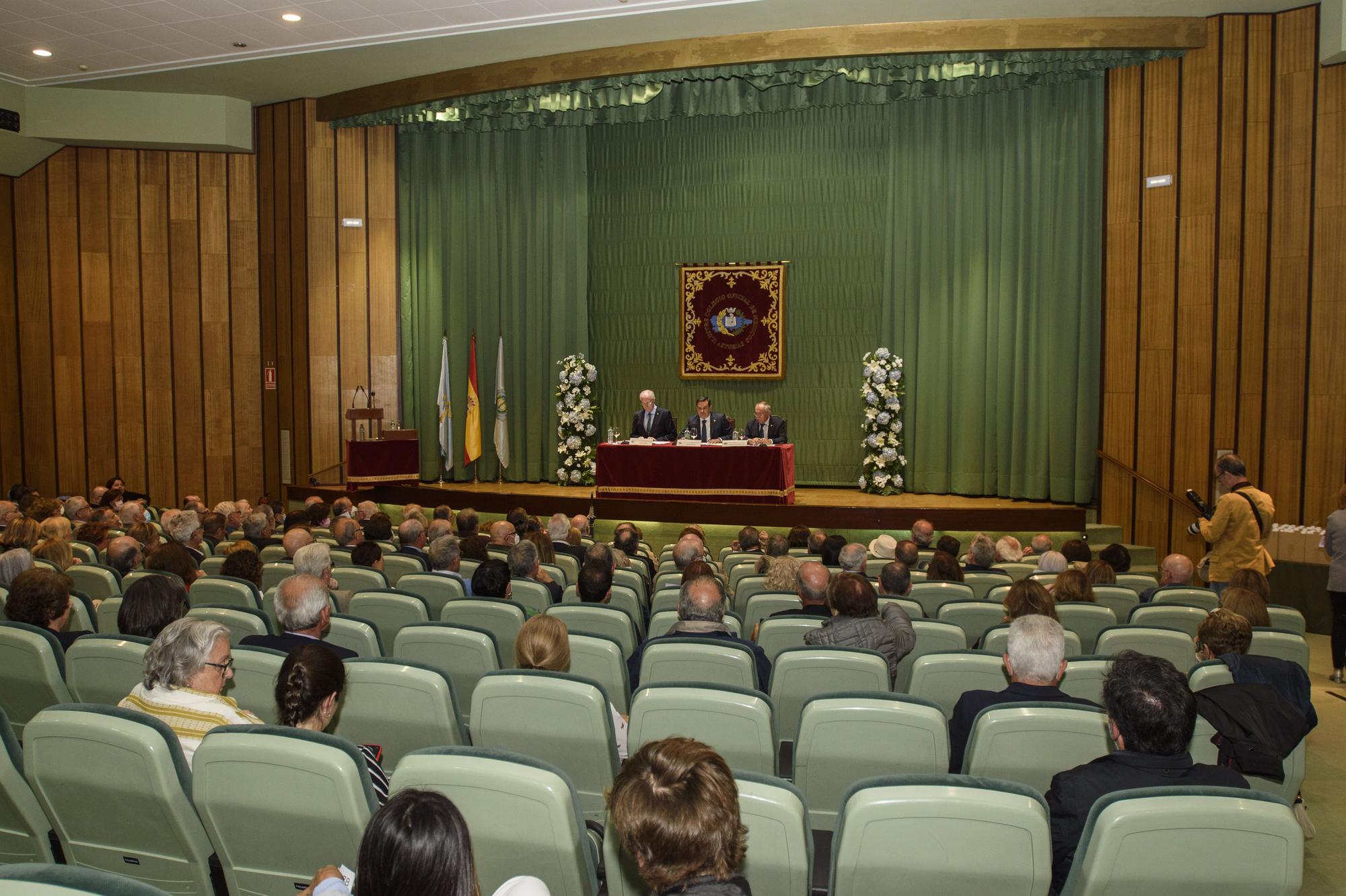 En imágenes: homenaje a los 125 médicos jubilados este año en Asturias