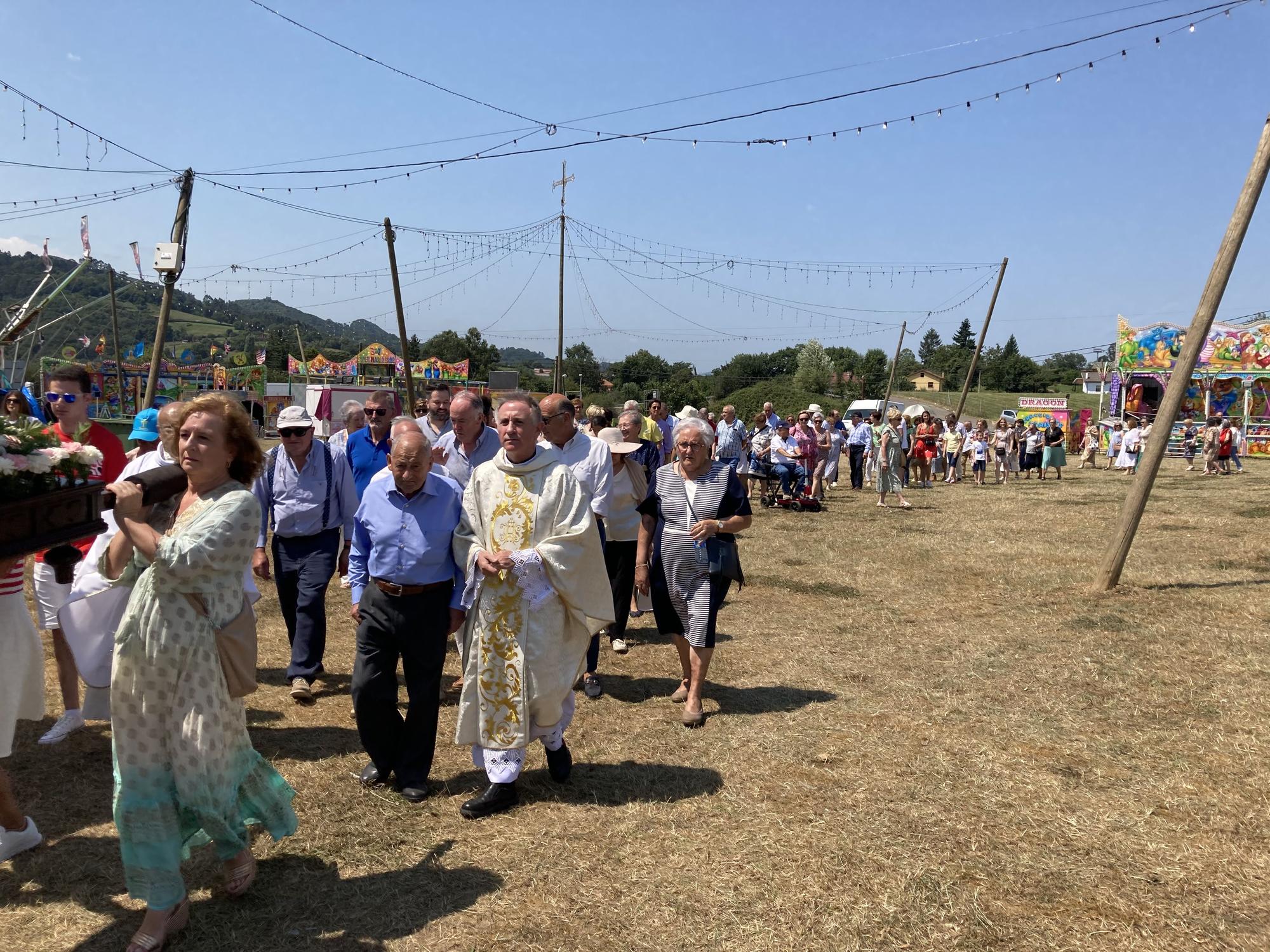 El Carbayu celebra su misa y su tradicional procesión que concluye con sorpresa: se presenta el nuevo himno en honor de Nuestra Señora del Buen Suceso