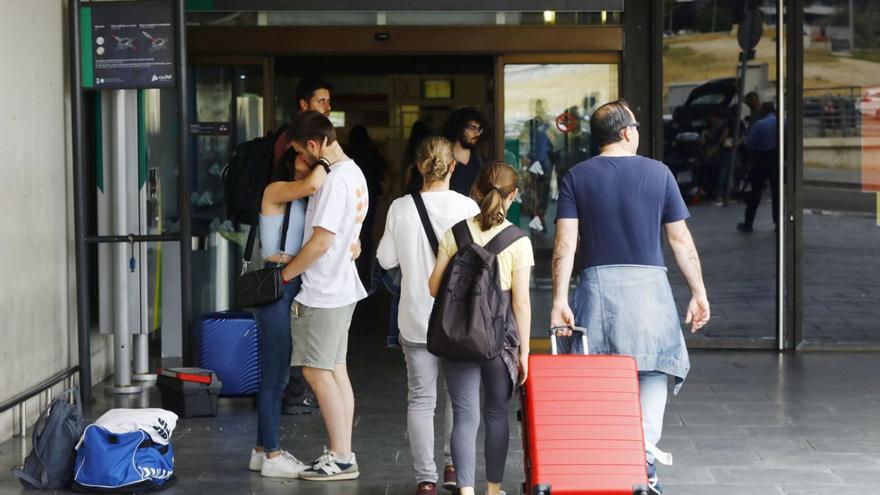 Las maletas volverán a salir en unos meses, con las vacaciones de verano ya en la mente de los aragoneses. | JAIME GALINDO