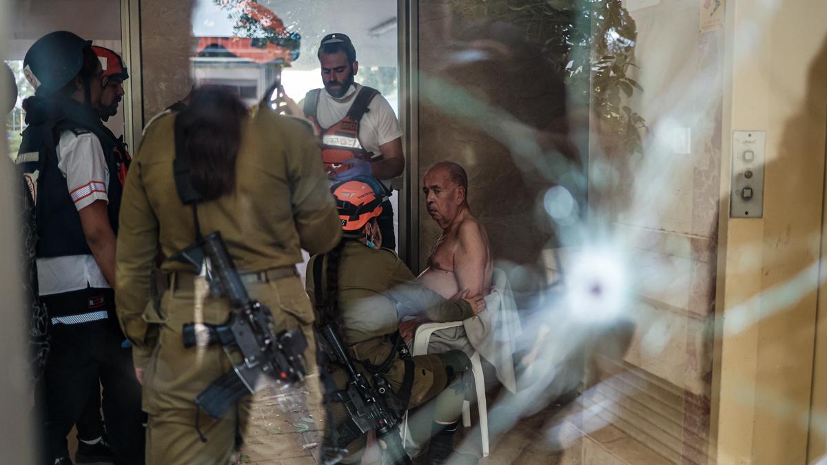 Consecuencias del ataque con misiles desde Gaza en la ciudad israelí de Ashkelon