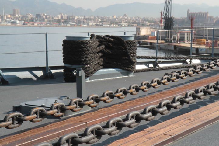 Die Fregatte "Hamburg" im Hafen von Palma