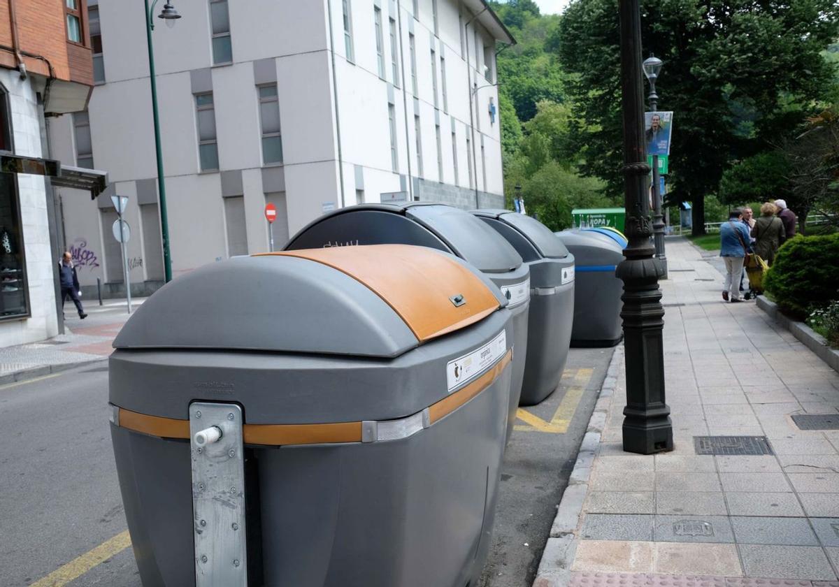 Contenedores de basura en Langreo. | LNE