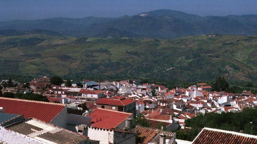 Hallan a un joven fallecido en una piscina de Periana