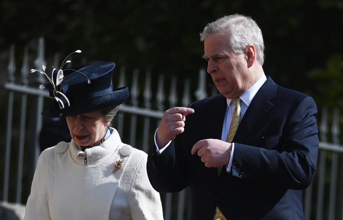 La familia real británica celebra la misa de Pascua en Windsor. En la foto, el príncipe Andrés y la princesa Ana.