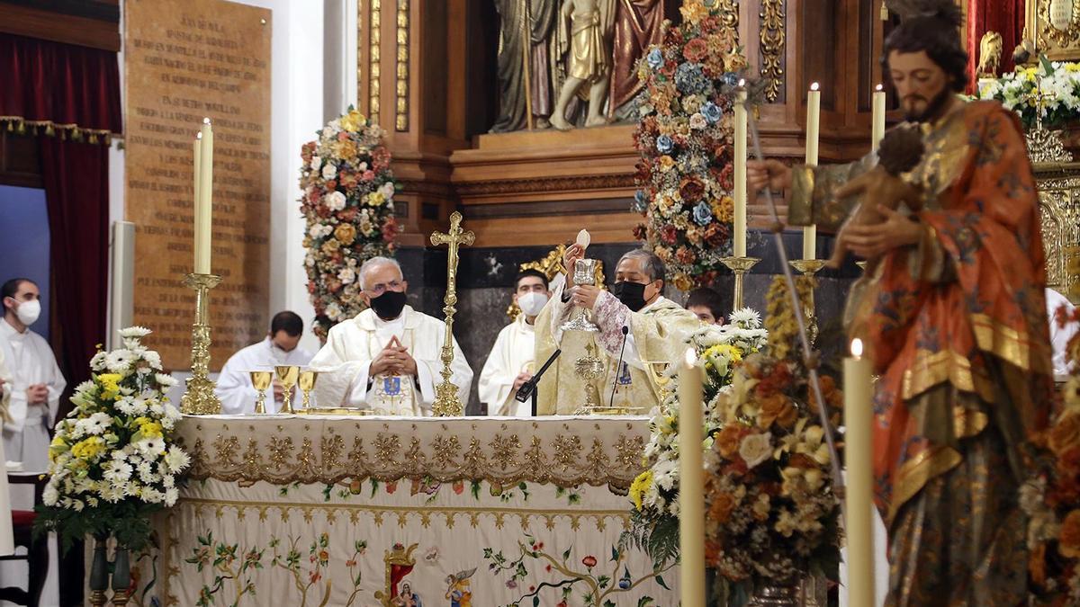 Misa concelebrada en la basílica de San Juan de Ávila de Montilla.