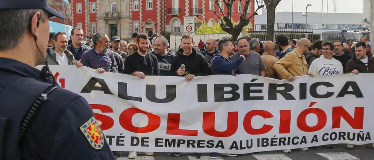 Última manifestación de trabajadores de Alu Ibérica en marzo. |   // I.  LÓPEZ