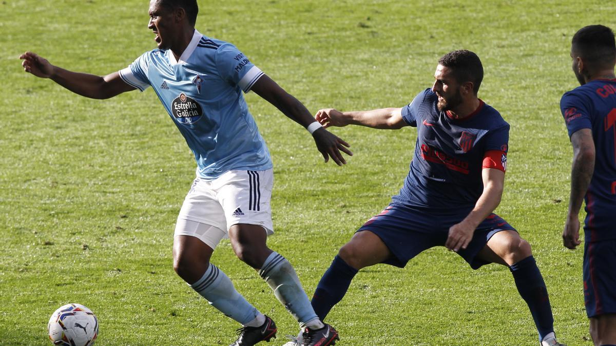 Tapia, durante la última visita del Atlético a Balaídos.