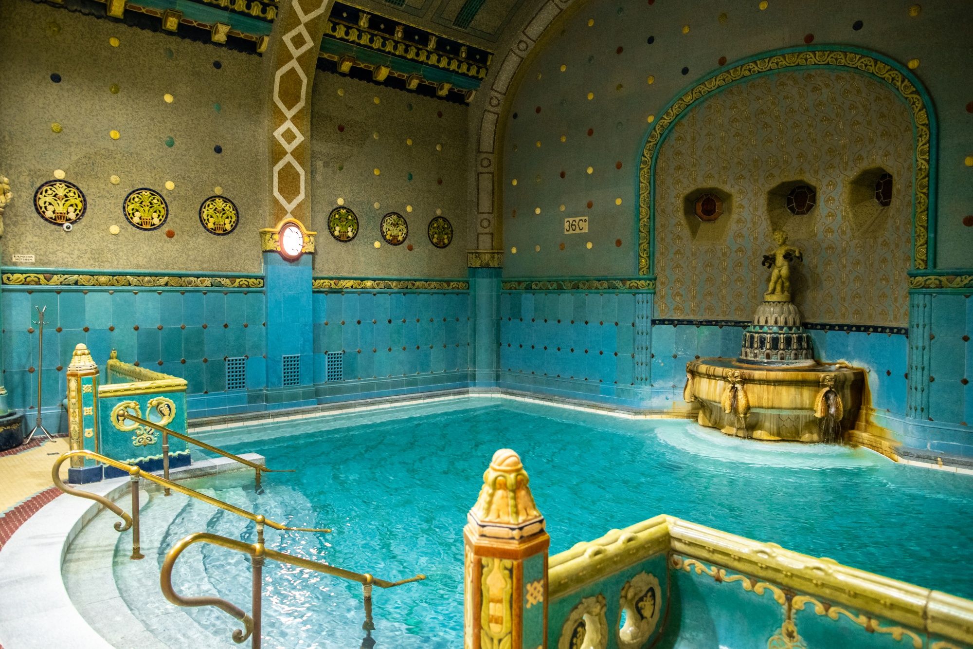 Gellért Bath es uno de los balnearios más impresionantes de Hungría