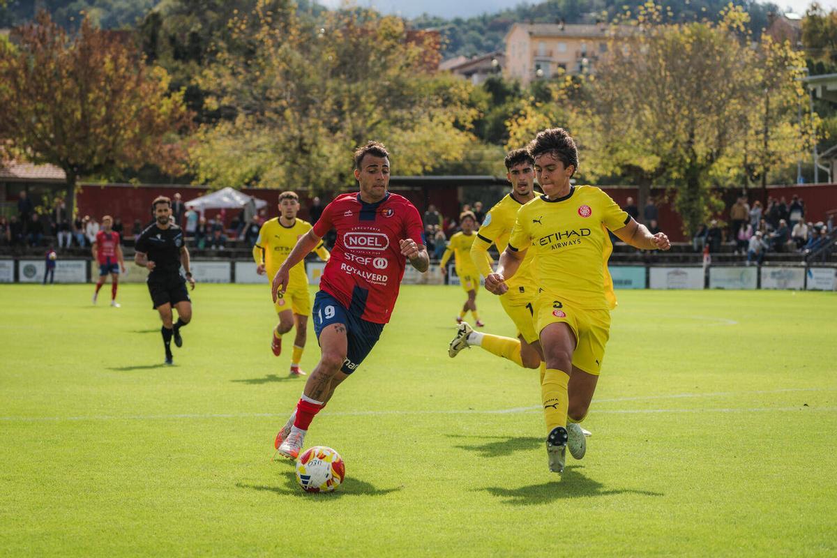 L’Olot i el Girona B, en el partit de la primera volta de la Lliga.