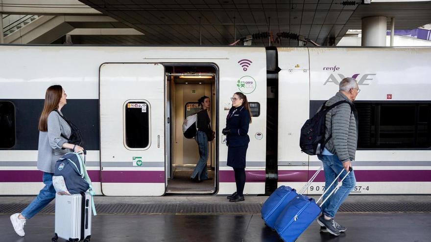 El uso del tren de alta velocidad baja un 19,6% hasta abril 