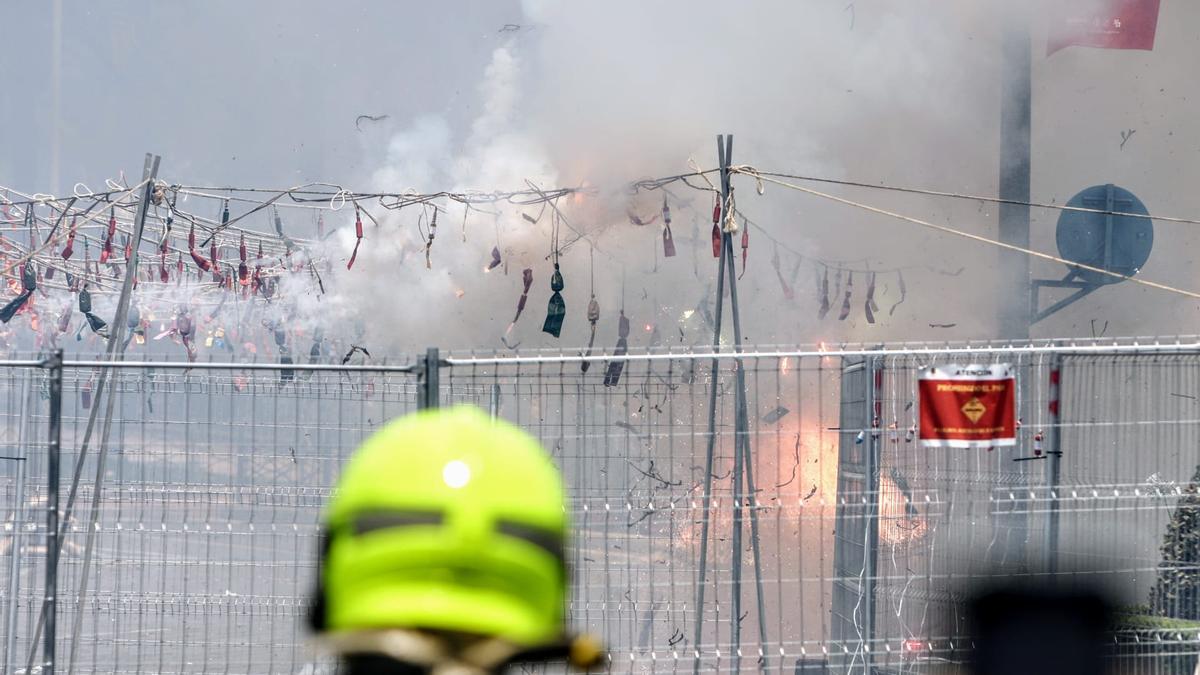 La potente mascletà del miércoles 22 de junio en imágenes