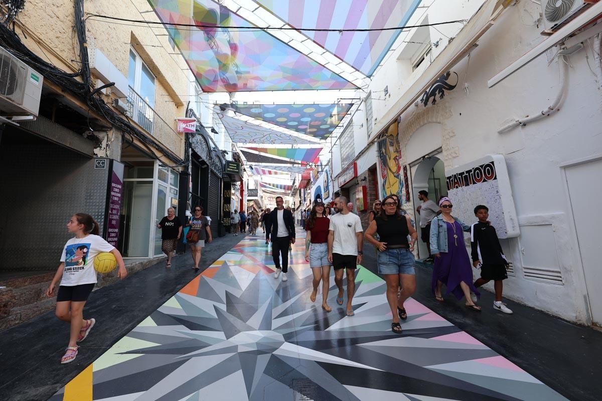 Galería: Todas las imágenes de la inauguración del mural de Okuda en Sant Antoni