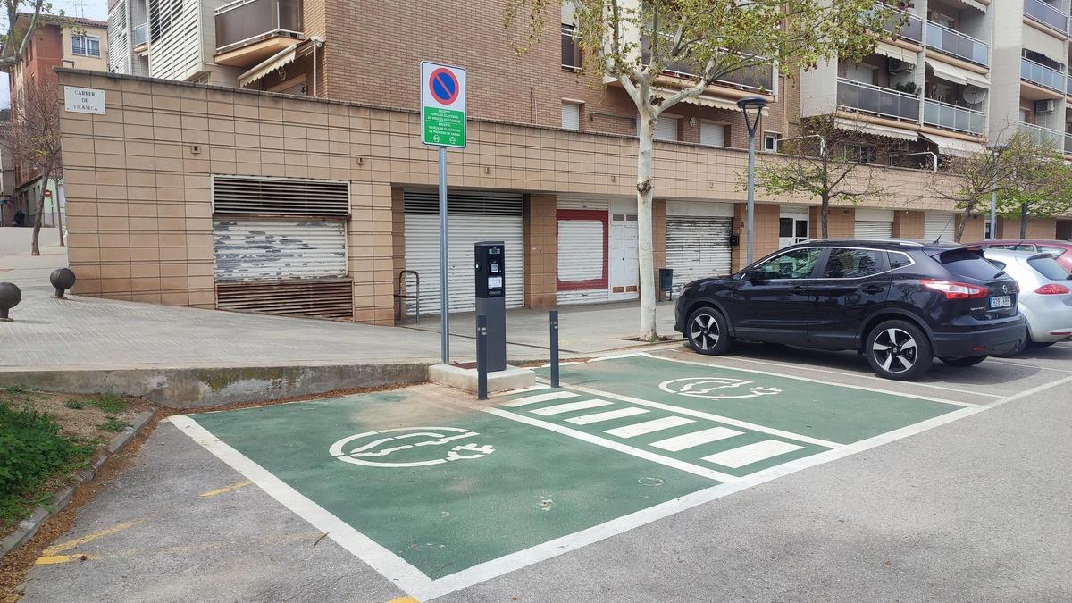 Nou punt de recàrrega per a vehicles elèctrics al carrer Vilaseca de Sant Joan