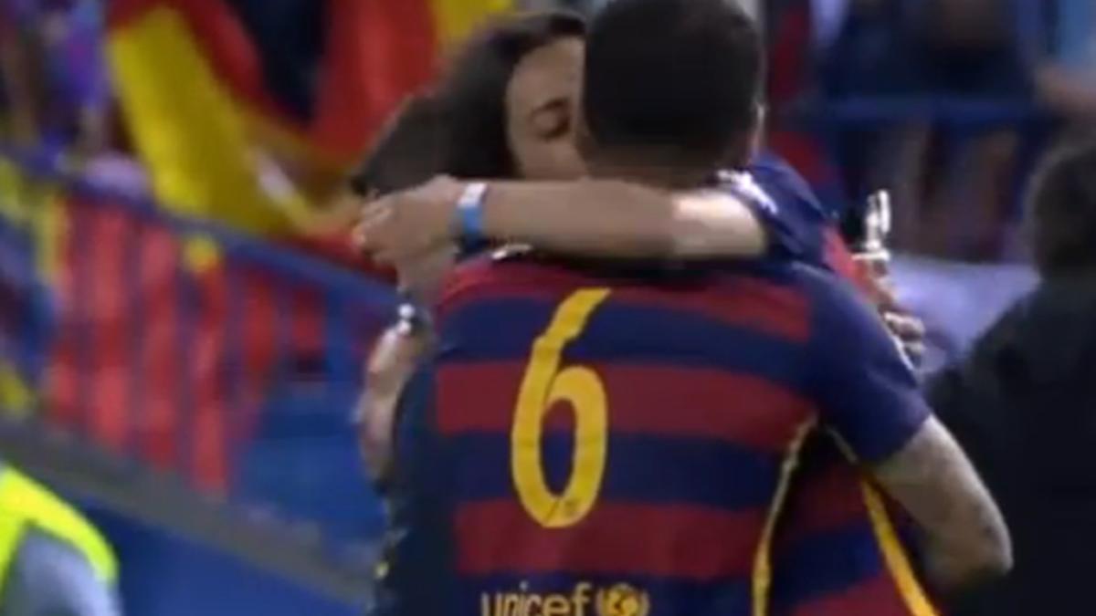 Joana Sanz felicitó a Dani Alves