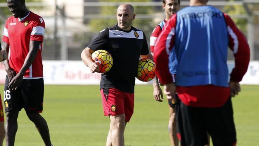 Albert Ferrer, en el entrenamiento del jueves.