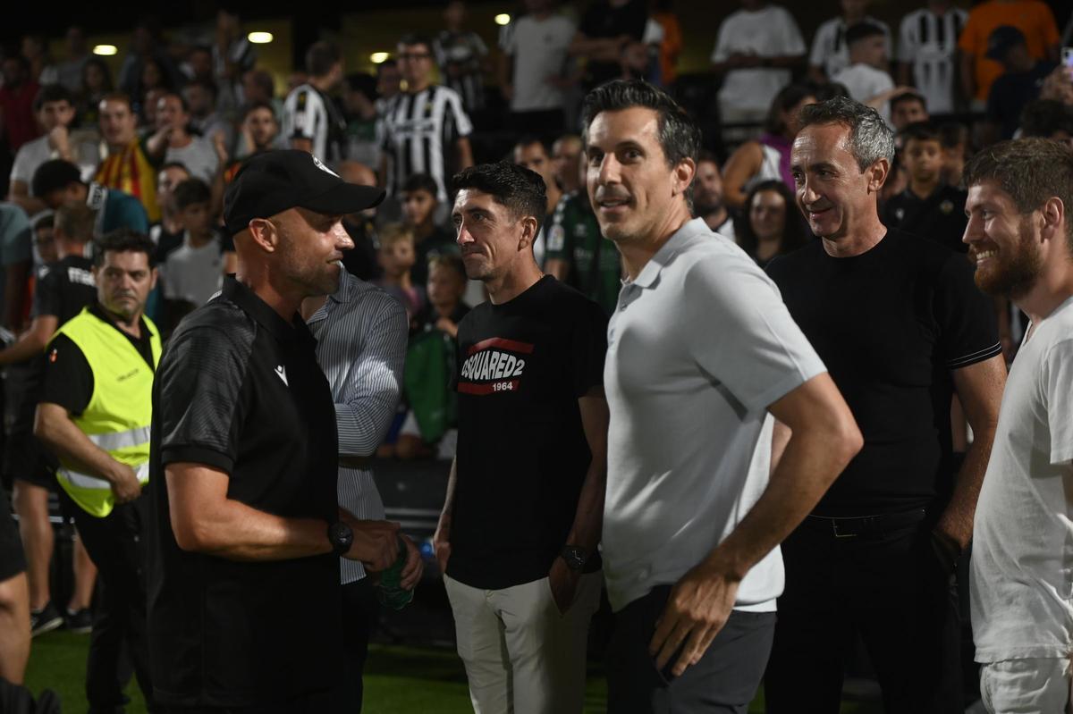 El técnico Dick Schreuder, el presidente Bob Voulgaris y el responsable del área deportiva, Dave Reddin, entre otros.