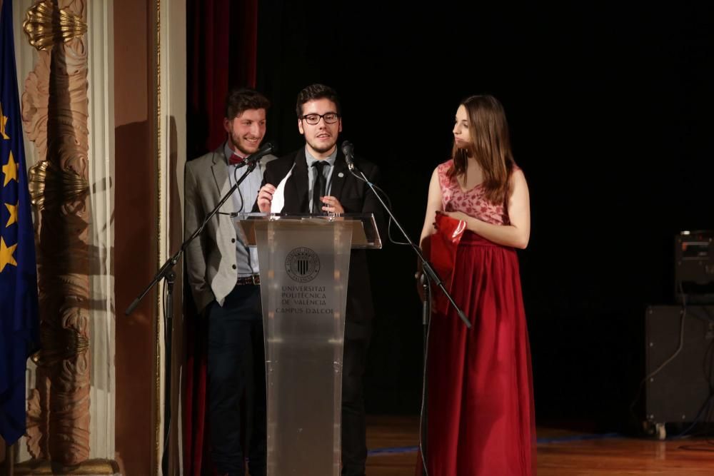 Nicola Donate y José Camilo Narváez, de Ingeniería Química, rey y reina de la celebración