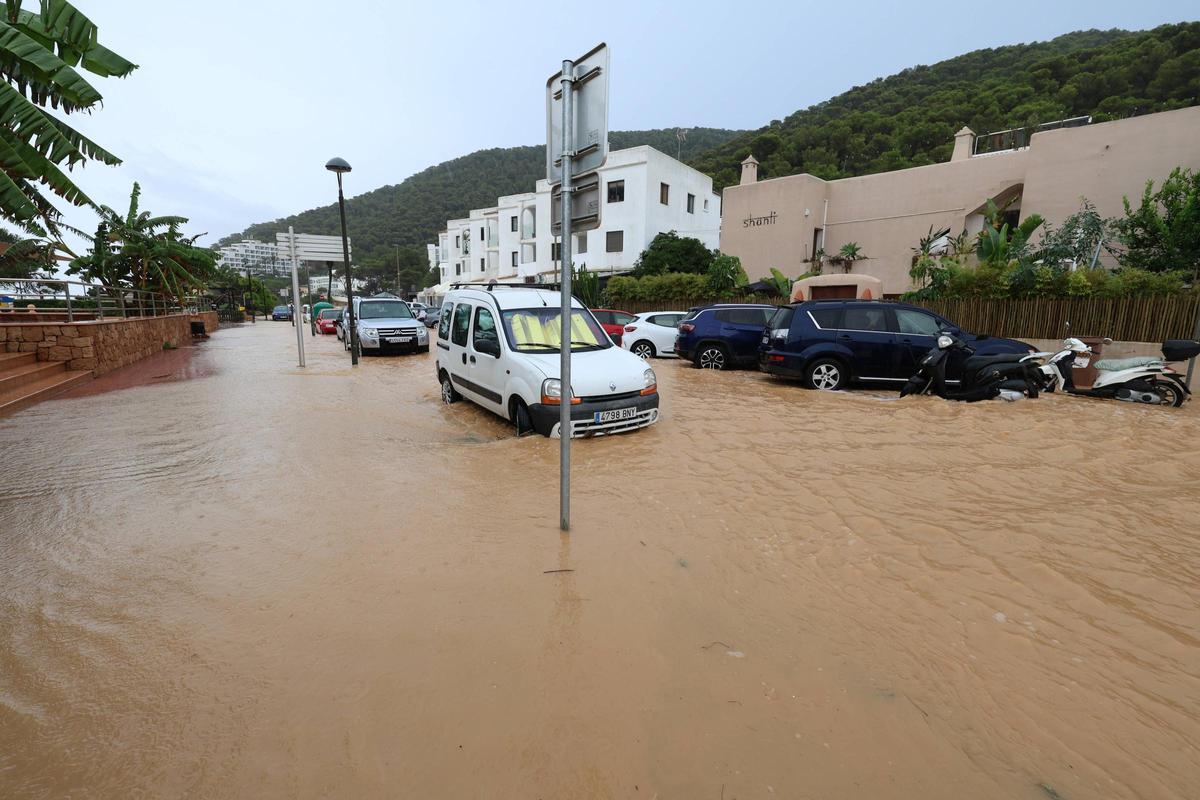 Alerta por lluvias en Ibiza: todas las imágenes de las inundaciones