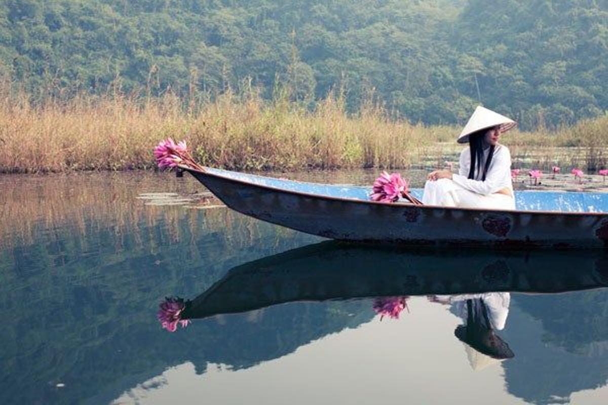 Canoa típica vietnamita en Hanoi.