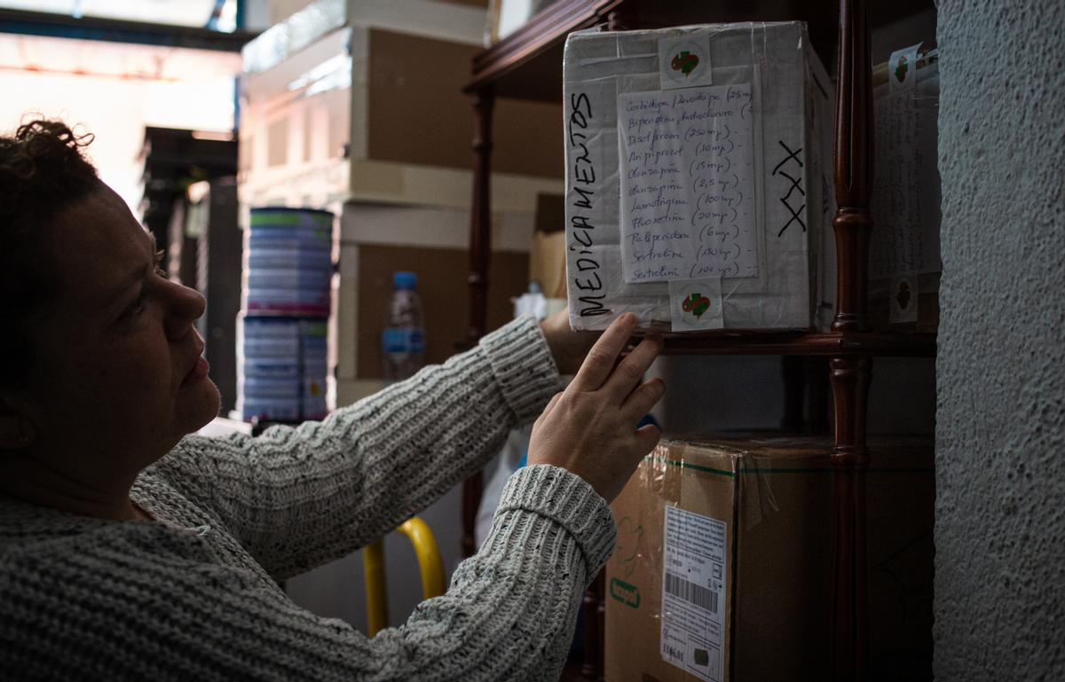 Además de ayudar a familias que viven en Madrid, la farmacéutica Penélope Gámez envía ayuda a Ucrania a través de corredores humanitarios. 