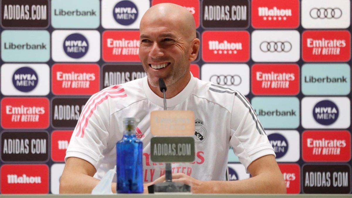Zinedine Zidane atiende a los medios de comunicación en la previa del Real Madrid-Cádiz