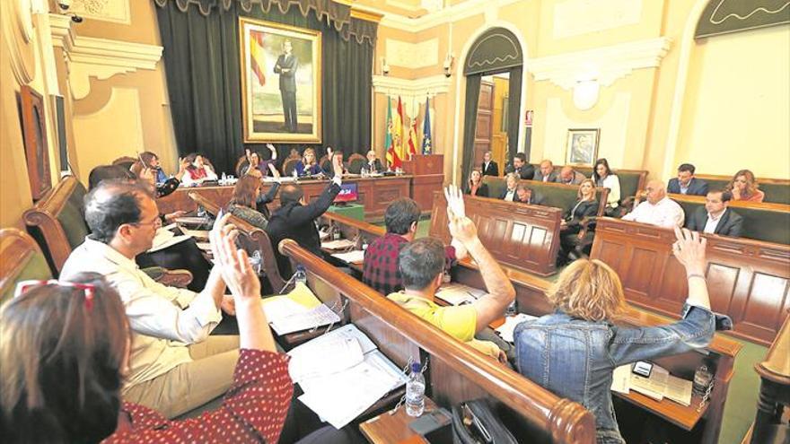 El Ayuntamiento aprueba un nuevo vado que permite aparcar a ratos