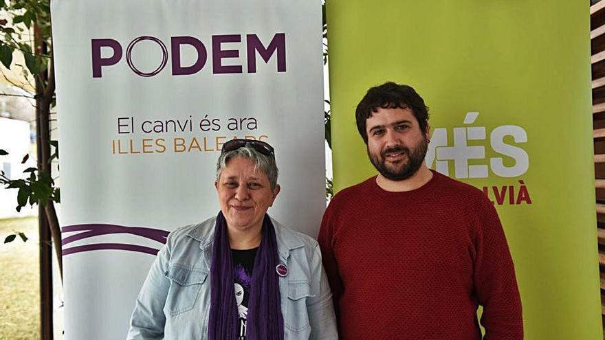 Marga Plomer (Podemos) y Rafel Sedano (Més), ayer, en la presentación de la nueva coalición.