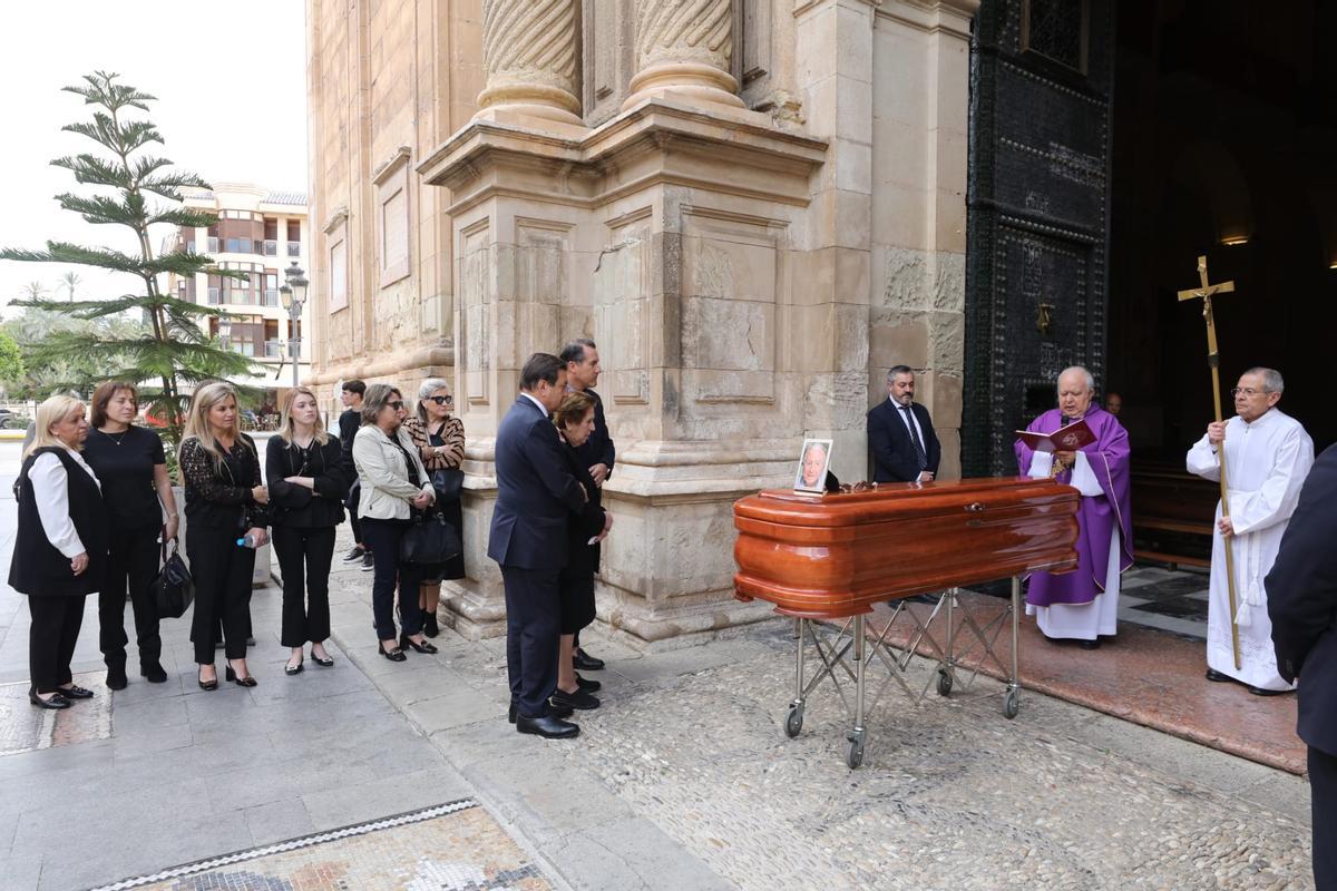 El sepelio por José Sepulcre ha tenido lugar en la basílica de Santa María